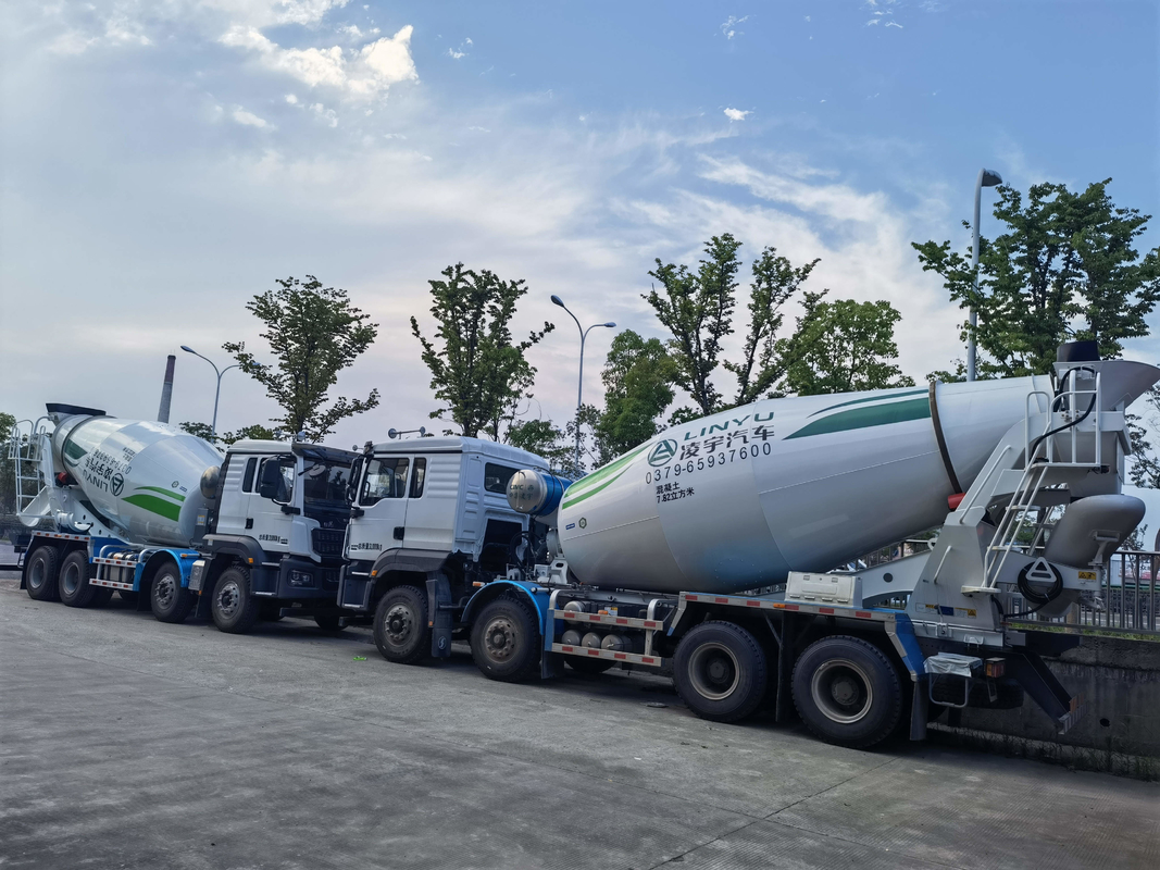 Camions lourds d'occasion 8*4 Mode de conduite Shacman Camion à béton 12 cube