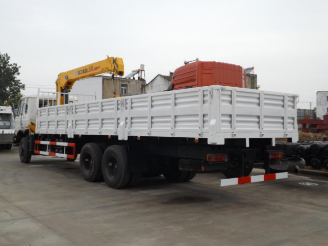 Cran de camion d'occasion Dongfeng 6*4 Mode de conduite Charge maximale de la grue 10 tonnes Euro 3