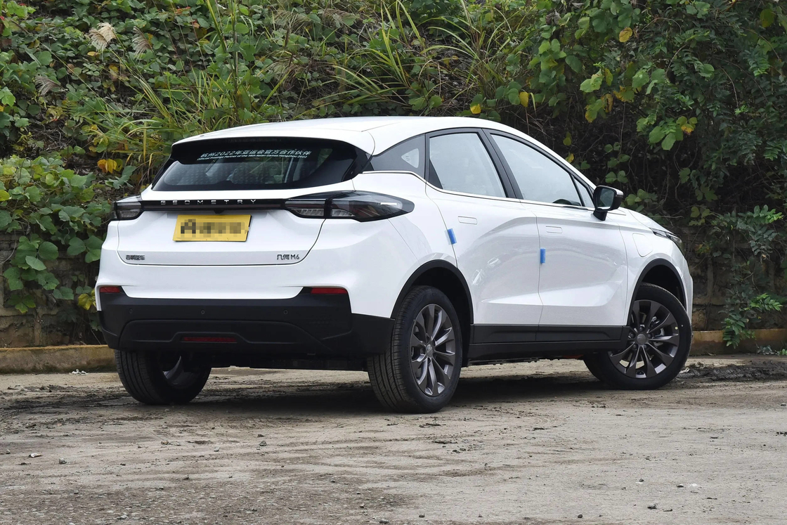 Nouvelles voitures électriques Geely Atlas M6 Modèle 5 sièges 450 km longue distance Durée de vie de la batterie