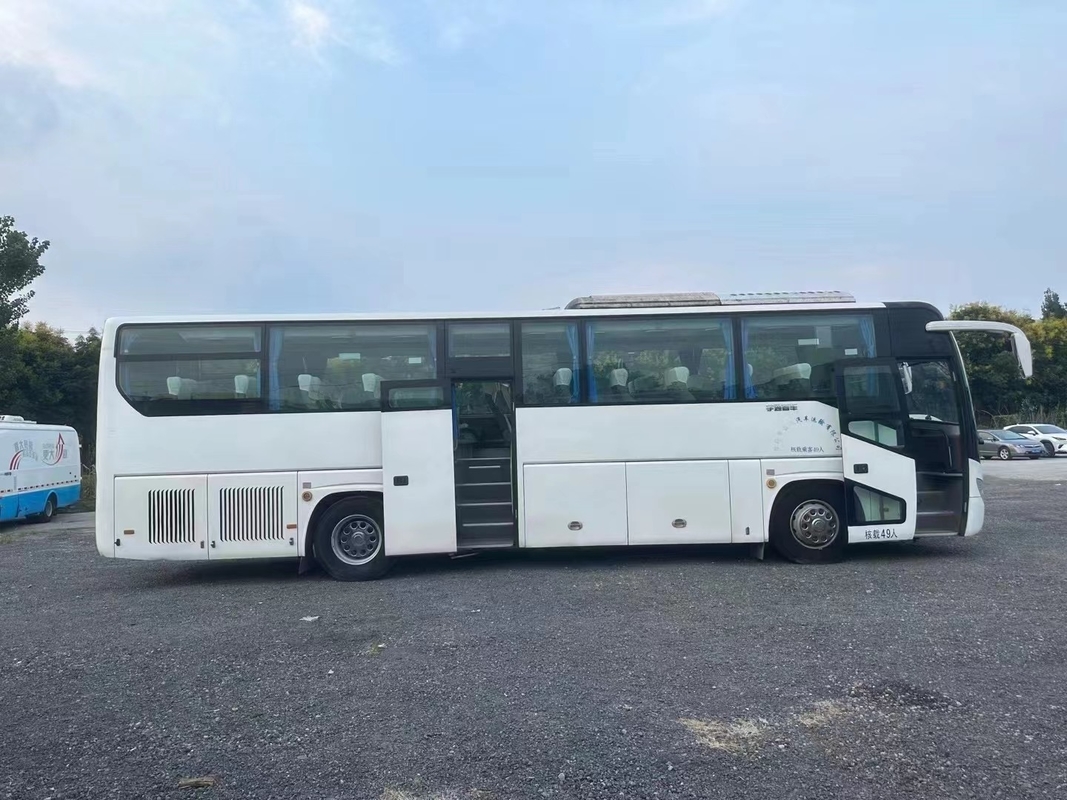 Autobus d'occasion 2015 Année Porte double passagers 49 places Bon climatiseur