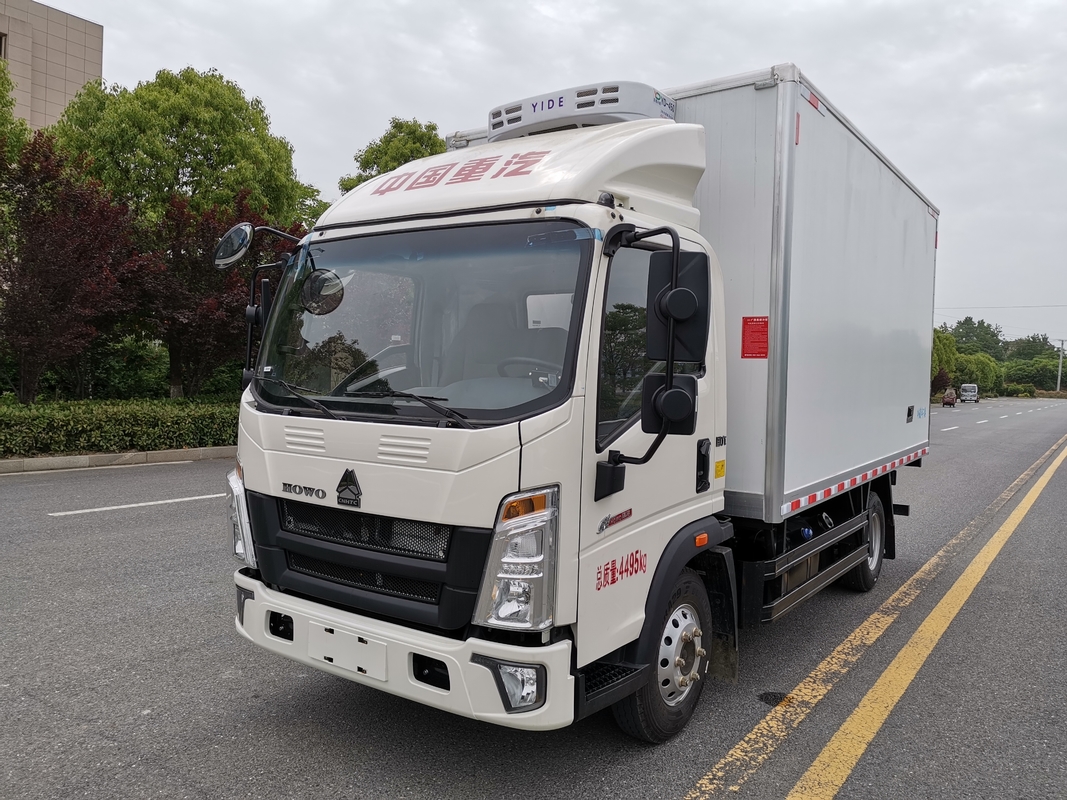 Camion de 160 ch avec réfrigération Howo 18 cube Moteur Van Weichai 4*2 Mode de conduite