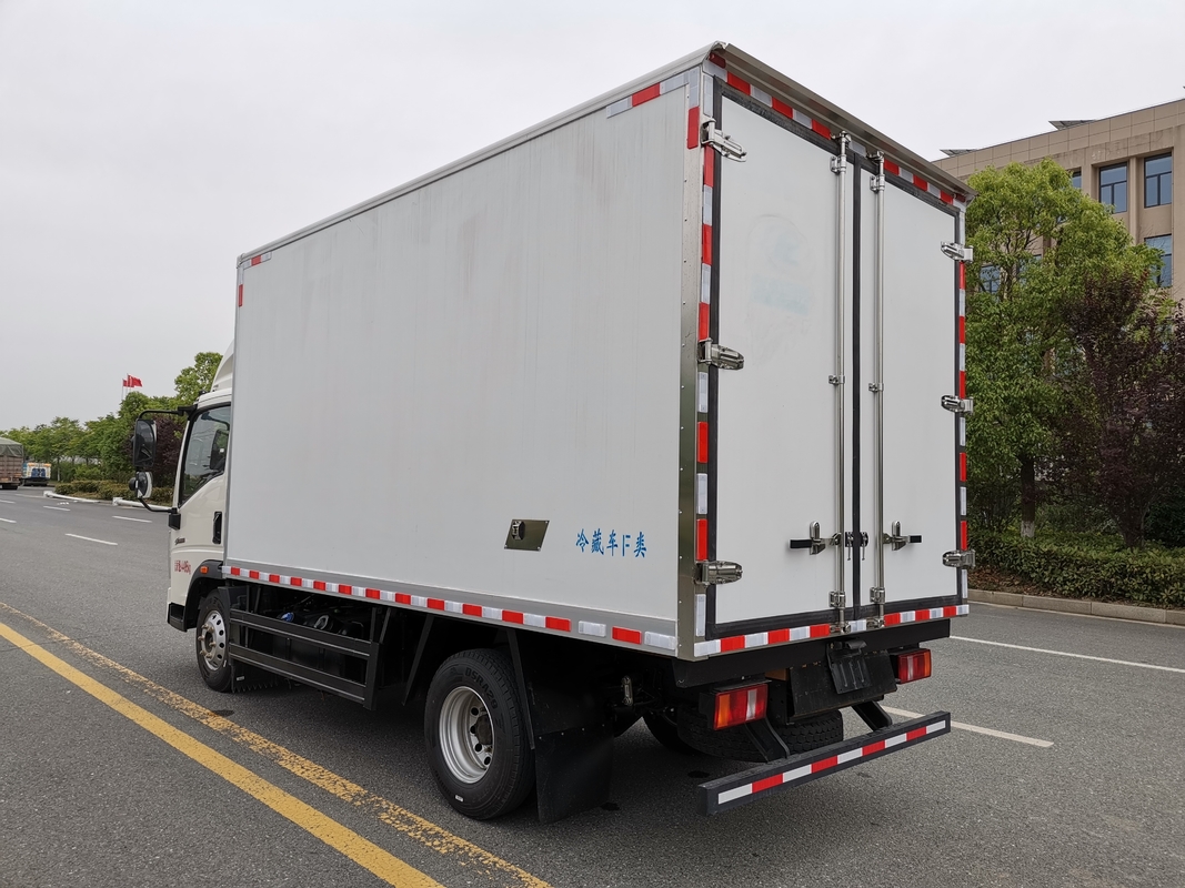 Camion de 160 ch avec réfrigération Howo 18 cube Moteur Van Weichai 4*2 Mode de conduite