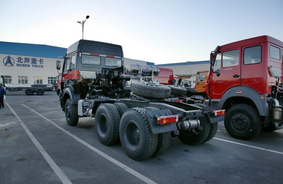 6x4 Tracteur d'occasion Beiben Tête de tracteur 336hp Haut toit LHD / RHD