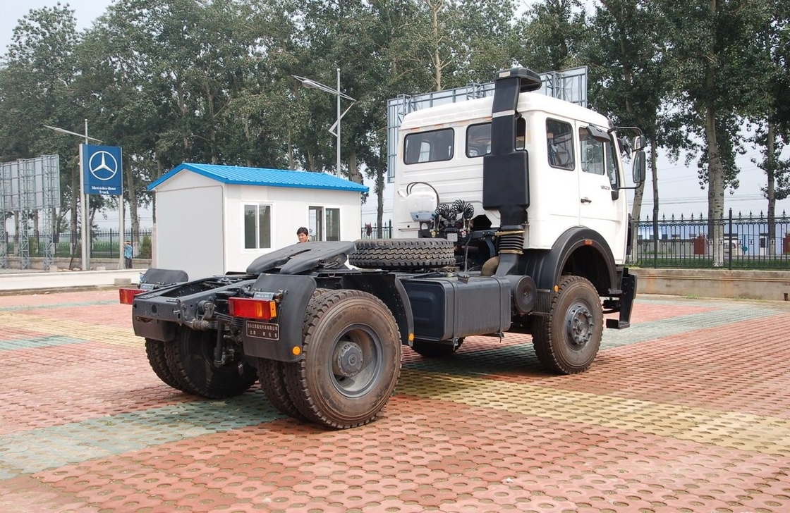 6 pneus usés camions à charge moyenne 4*2 tracteur à tête de Beiben 300 CV toit plat Euro 3