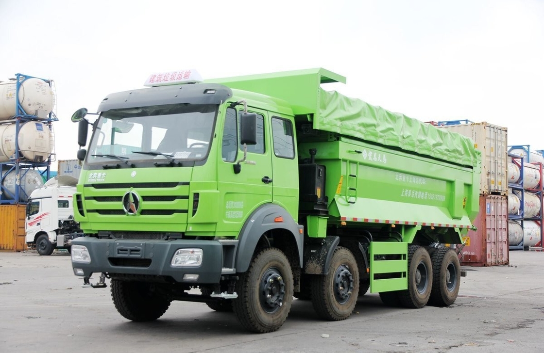 Beiben 8x4 démontant de boue camions lourds usagés cabine à deux rangées et demi 12 pneus
