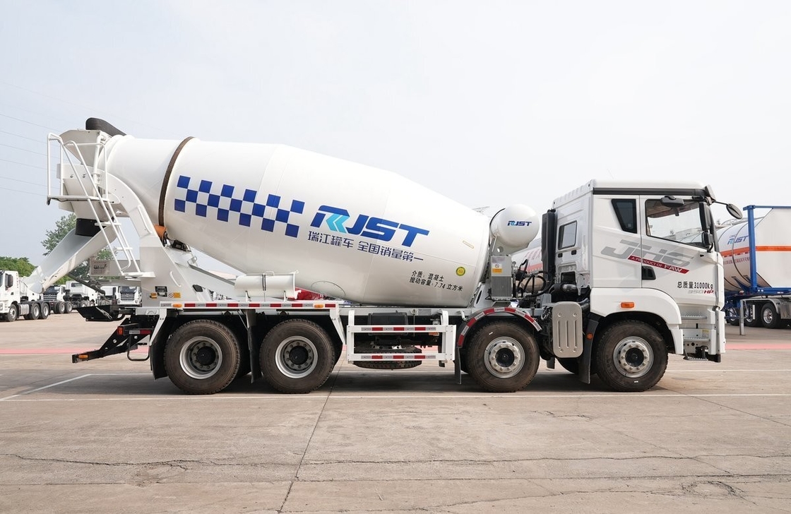 Camion à béton Jiefang 8*4 Mode de conduite Camions à béton usagés 7,74 cube Toit plat
