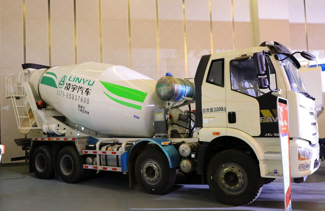 Camion mélangeur de béton FAW J6L Modèle 8*4 Mode de conduite 8 Cisterne cube 320 chevaux 4 essieux
