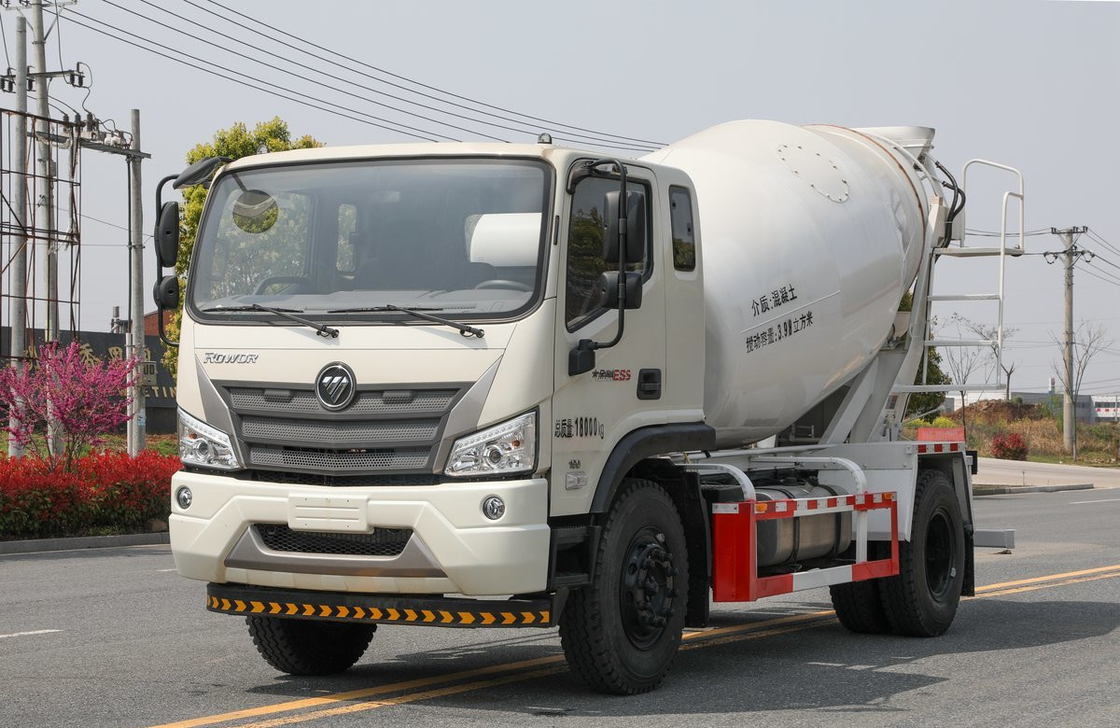 Camion de mélangeur de béton miniature Foton ES5 Couleur blanche 4m3 Cisterne de mélange 4*2 Mode de conduite