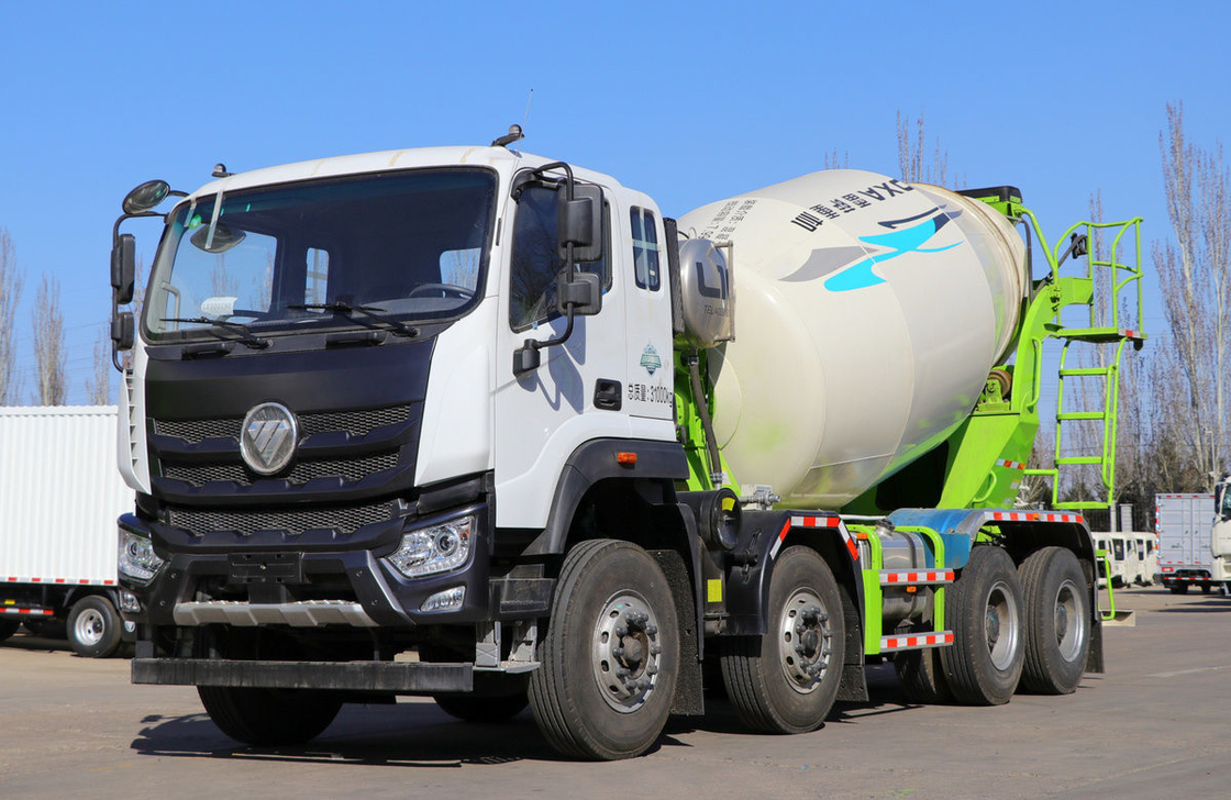 Un mélangeur de marque chinoise 8*4 prêt à mélanger le béton camion 350 chevaux Euro 6 conduite à gauche