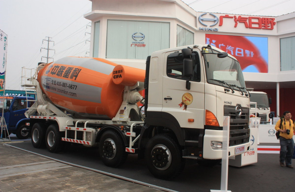 Camions Mélangeur de béton 350 ch Zoomlion Cisterne 8*4 Hino Mélangeur Euro 3 Utilisation en Afrique