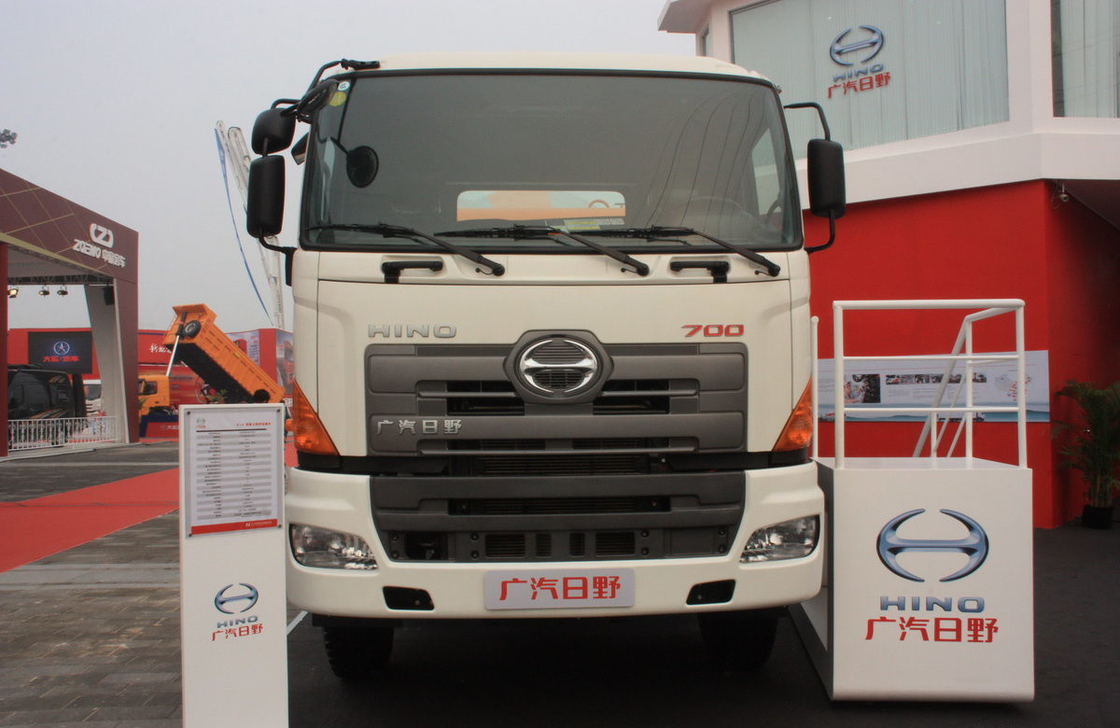 Camions Mélangeur de béton 350 ch Zoomlion Cisterne 8*4 Hino Mélangeur Euro 3 Utilisation en Afrique