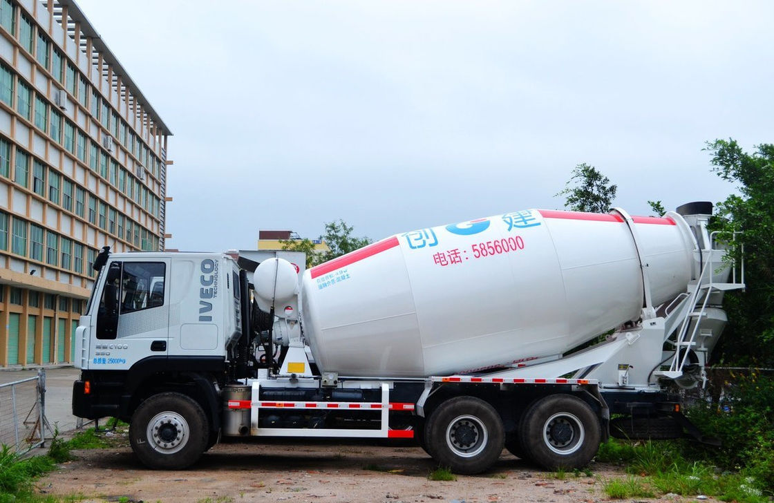 Petit camion 5 de mélangeur concret de Hongyan 6*4 10 cubes 10 pneus l'euro 4 de conduite à gauche