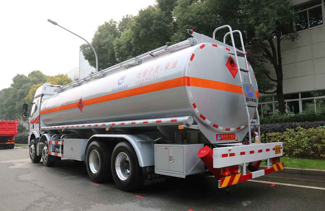 FAW 8*4 Camion-citerne à carburant JM6 modèle réservoirs de stockage d'huile usagée 31,5 cubic 280hp LHD