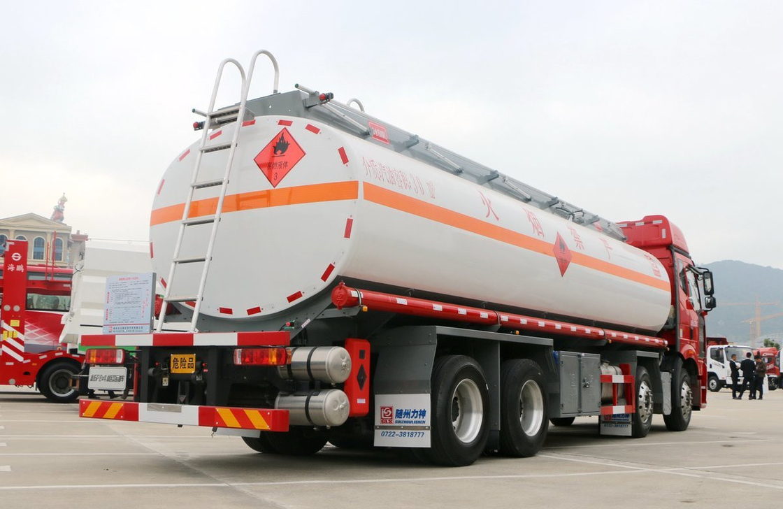 Camions pétroliers d'occasion FAW J6P Grand camion-citerne Camion-carburant de 11,5 mètres de long 24 LHD/RHD
