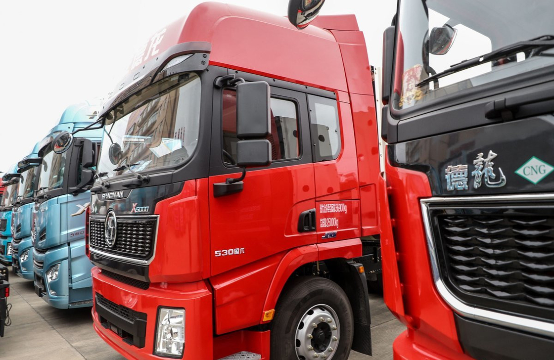 Shacman Truck 6x4 Tête de tracteur X5000 Modèle moteur GNC 530 ch Dormeur à deux étages