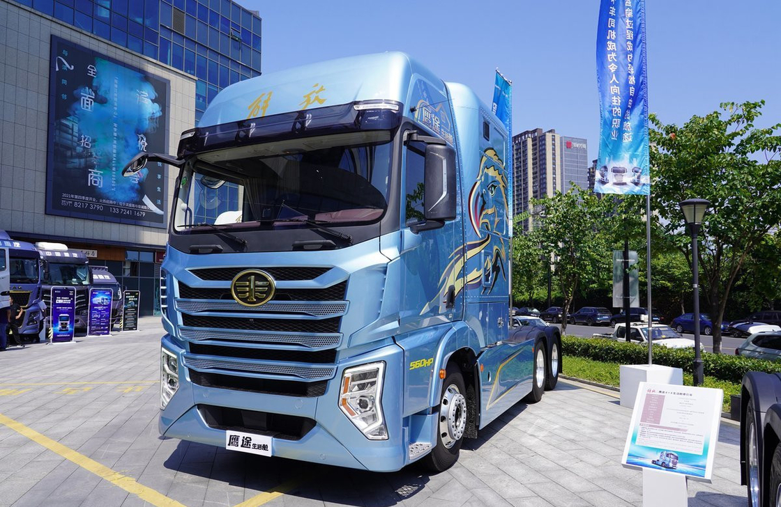 Jiefang 6x4 camions tracteurs cabine de vie couleur Bule 560hp moteur CA 10 pneus LHD