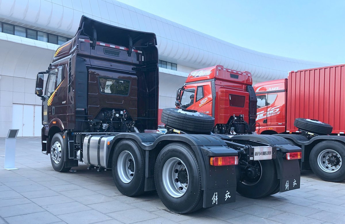 Faw Tracteur Truck J6P Logistique Distribution 560 chevaux Moteur puissant 10 pneus haut toit