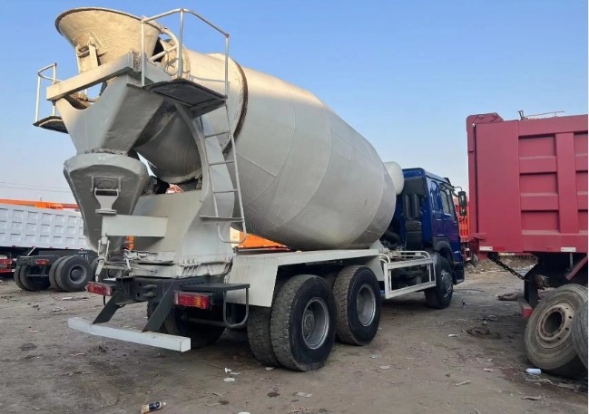 Le plus bas prix de mélangeur de béton 10 roues HOWO 6X4 8cbm 9cbm 371HP