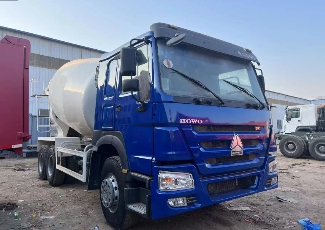 Le plus bas prix de mélangeur de béton 10 roues HOWO 6X4 8cbm 9cbm 371HP