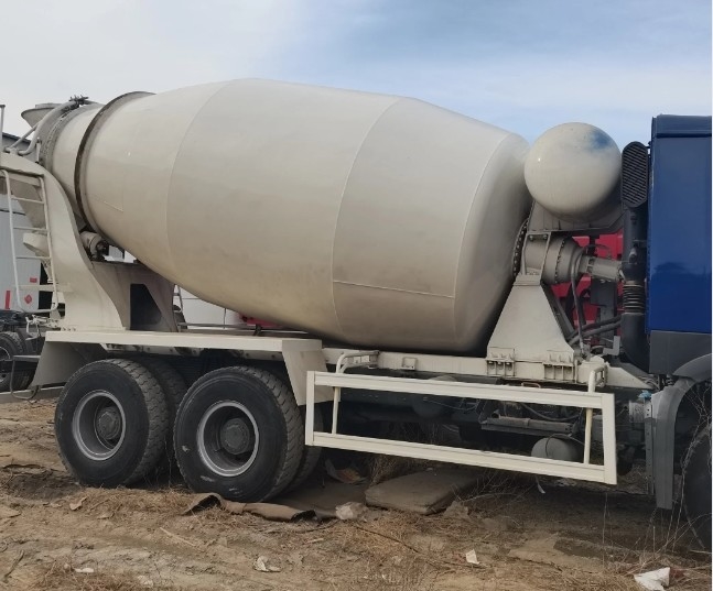 Le plus bas prix de mélangeur de béton 10 roues HOWO 6X4 8cbm 9cbm 371HP