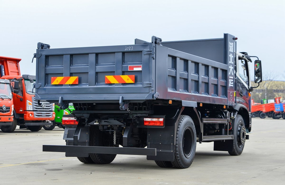 Vente de camion à décharger Yuchai Moteur de 180 ch Dayun 4*2 6 pneus à bascule