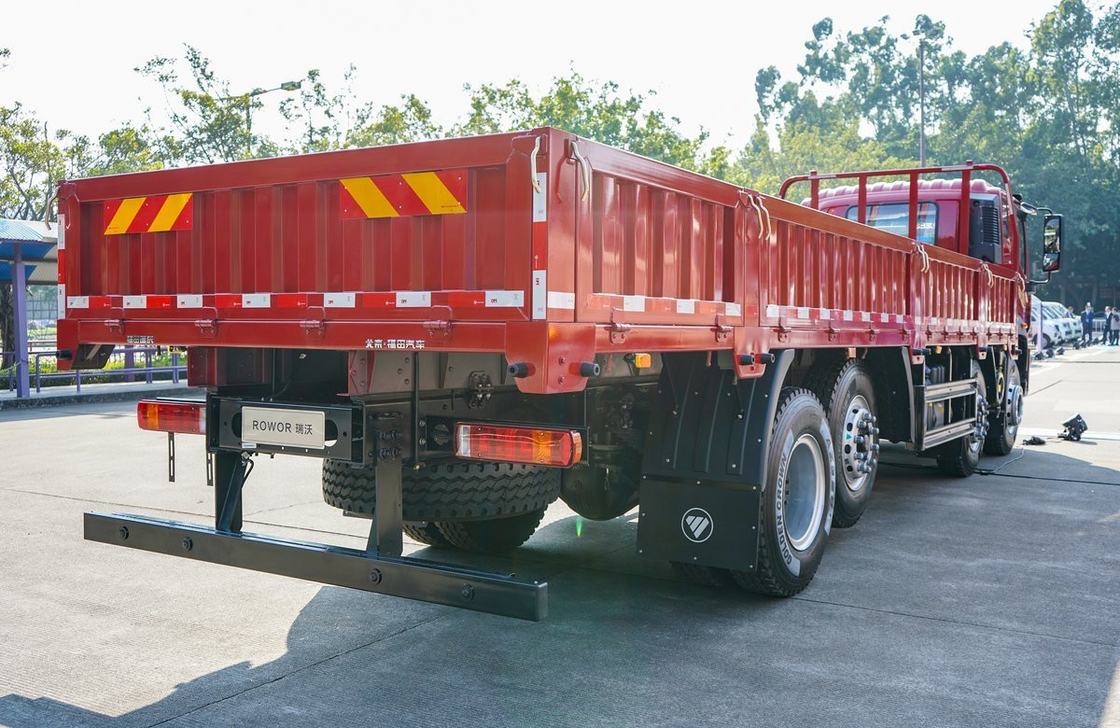 Camion de chargement chinois d'occasion moteur Yuchai 270 ch 8*2 mode de conduite 2 places monosouche