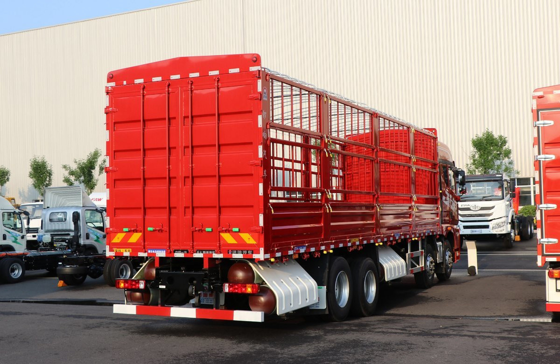 Camions de chargement d'occasion à vendre en Chine Jiefang CNG 460hp lourd service simple et demi cabine