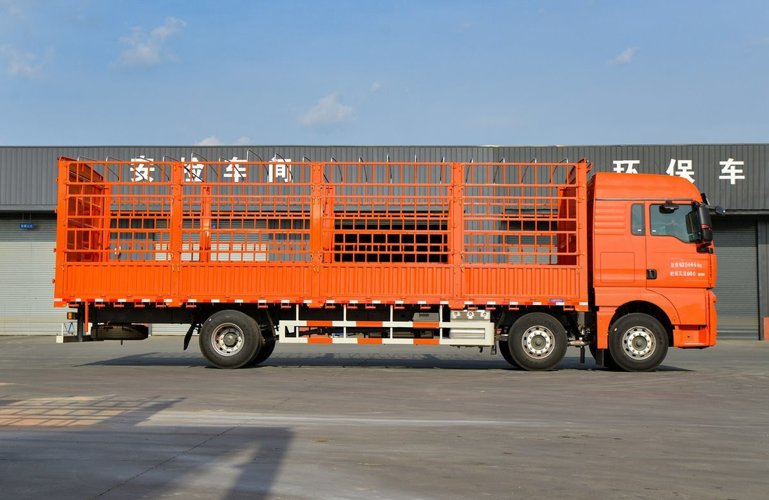 Camion de chargement d'occasion Howo SITRAK G7 Modèle 6*2 Camion de chargement à feuille de printemps 8,6 mètres de long Box