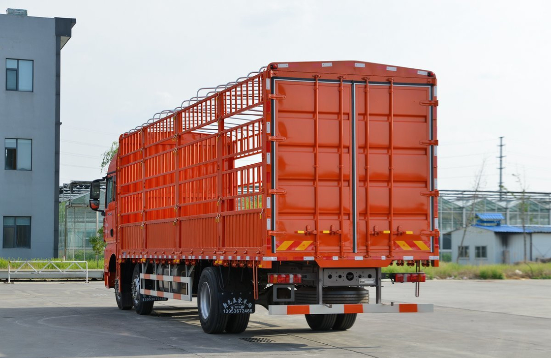Camion de chargement d'occasion Howo SITRAK G7 Modèle 6*2 Camion de chargement à feuille de printemps 8,6 mètres de long Box