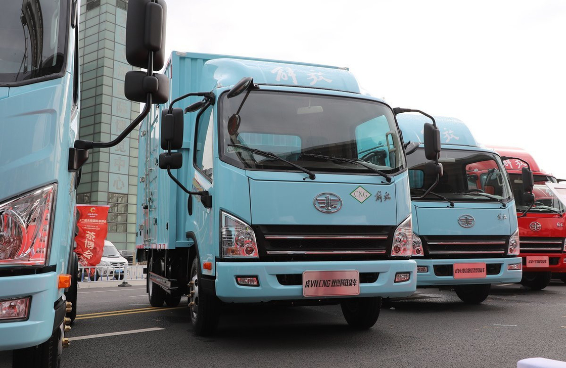 Camion de fret 4x2 utilisé FAW Camion à CNG Moteur 150 chevaux Boîte à conteneurs 3300 mm Arête