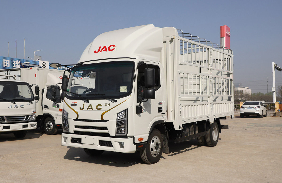 Camions de chargement d'occasion de Chine JAC S6 modèle 4*2 Camion léger moteur Cummins 160 ch