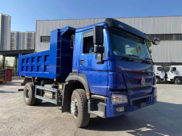 Les camions Howo sont à vendre Ghana Chargement de 16 tonnes 300 chevaux très puissant Volant à gauche Euro 2
