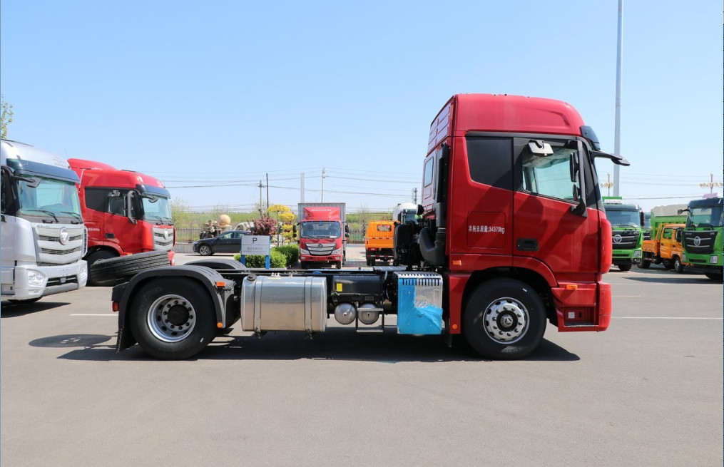 Foton Tractor Truck EST ZF Boîte de vitesses feuille printemps 4*2 Mode de direction 490 ch Moteur Cummins Euro 6