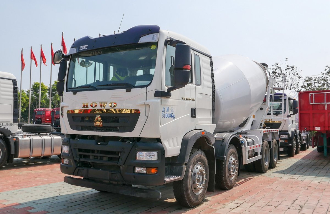 Camion de mélangeur de béton Howo 7,8 cube Camion-citerne Howo TX 8*4 Mode de conduite Weichai 350 ch