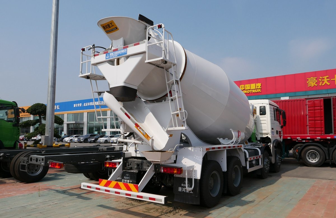 Camion de mélangeur de béton Howo 7,8 cube Camion-citerne Howo TX 8*4 Mode de conduite Weichai 350 ch