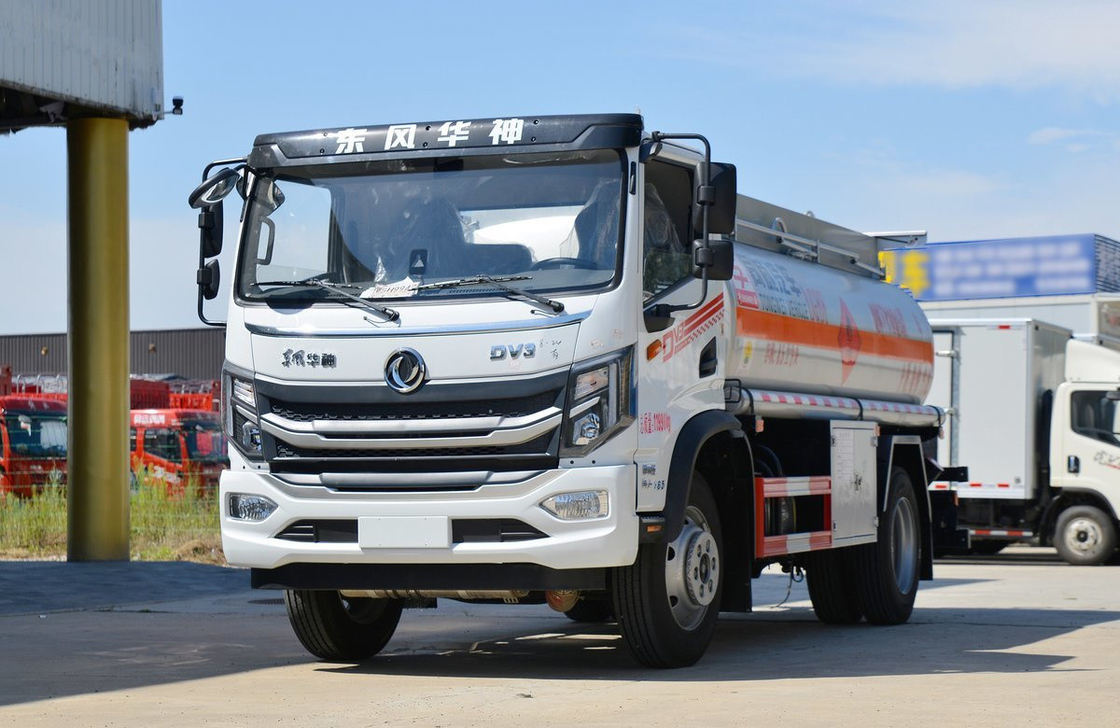 Vente de camion pétrolier au Kenya Dongfeng 4*2 châssis 8,5 cubic Tanker Yuchai Moteur 165 ch