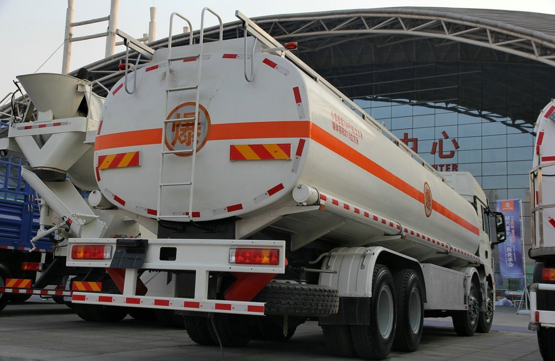 8x4 pétrolier camion-citerne Shacman 12 roues Euro 4 Émission 30m3 Capacité Weichai 290 ch