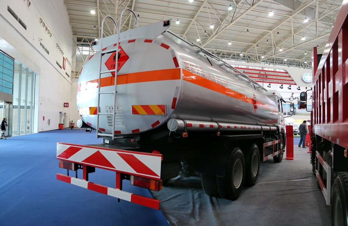 Camion pétrolier lourd Camion sinotruck 20m3 Camion pétrolier alliage d'aluminium MAN Arbre avant cabine plate