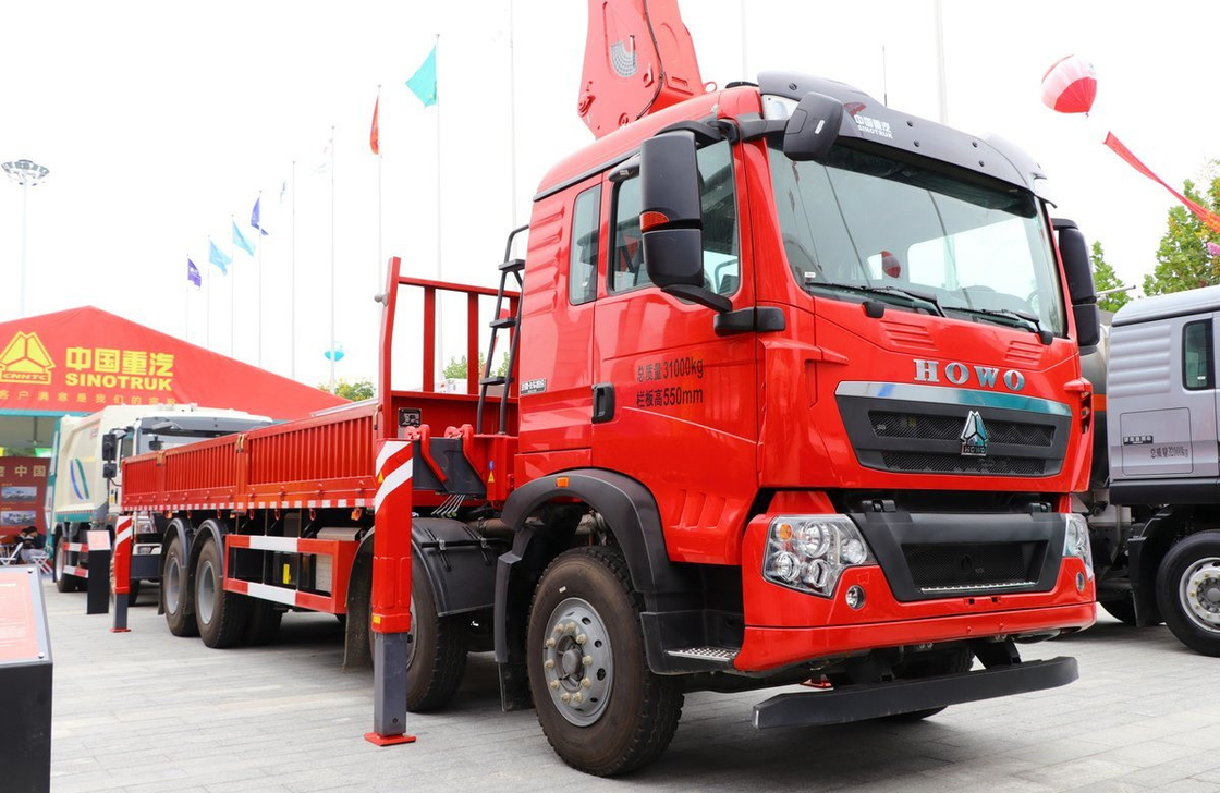 8x4 camion grue montée marque chinoise Howo 350hp moteur Weichai XCMG bras forte puissance
