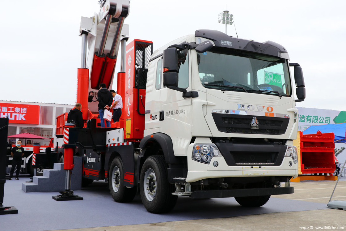 Cran monté sur camion de 100 tonnes Howo 10*4 châssis 440 chevaux