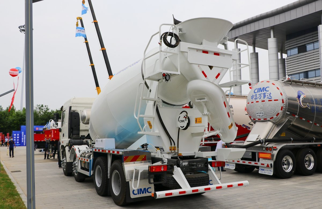 Camion de mélangeur de béton de transport en commun 8×4 Mode de conduite 8 Cement cube Cisterne Weichai 350hp Lhd