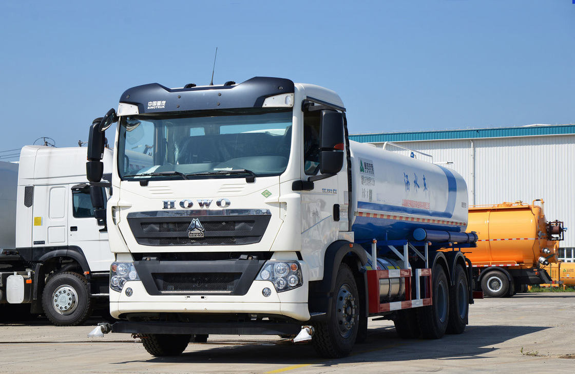 Chariot-citerne Howo 6*4 Chariot-citerne Sinotruck 10 roues GNL 260 chevaux Moteur 14 cube Chariot-citerne LHD/RHD