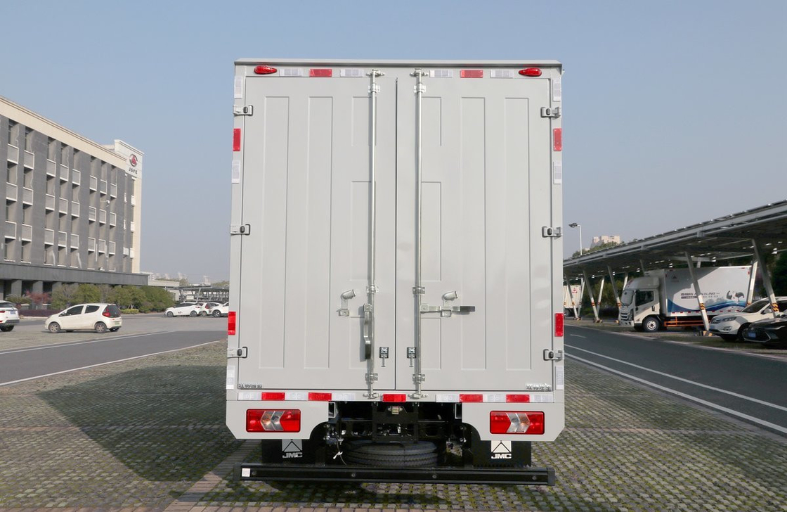 Camions de marchandises légères JAC 4,2 mètres Fourgon boîte à deux portes cabine à rangée unique avec couchette