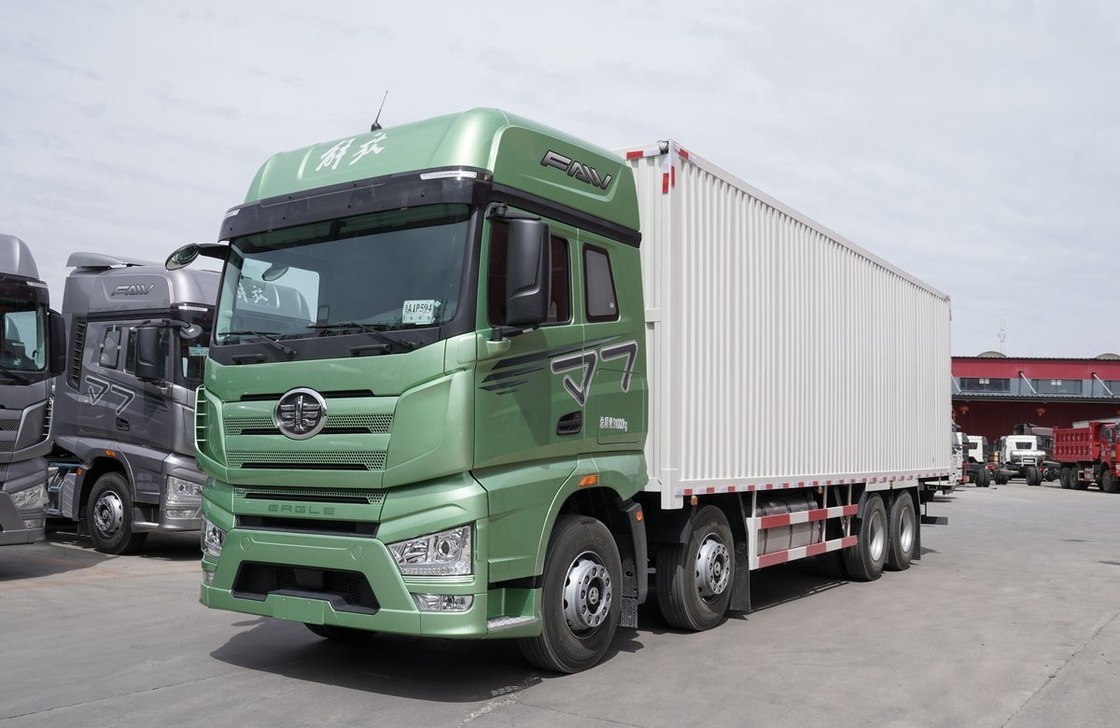 12 roues camion de marchandises 8×4 moteur diesel 560 ch FAW camion camion camion camion 20 tonnes capacité