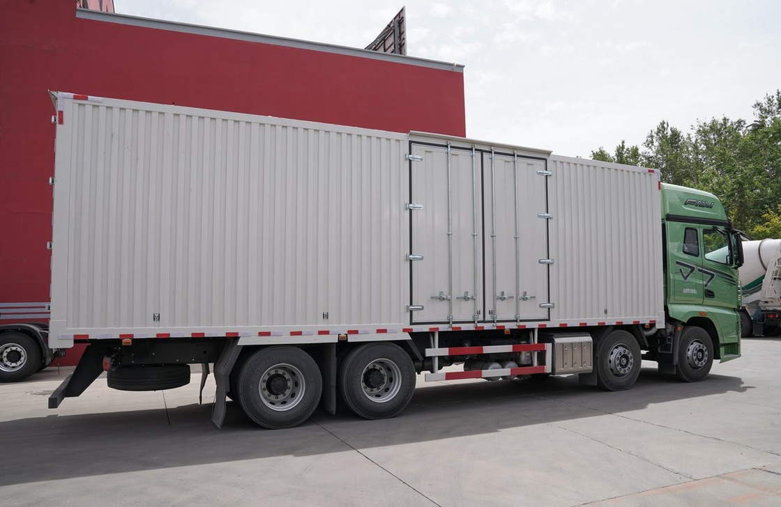 12 roues camion de marchandises 8×4 moteur diesel 560 ch FAW camion camion camion camion 20 tonnes capacité