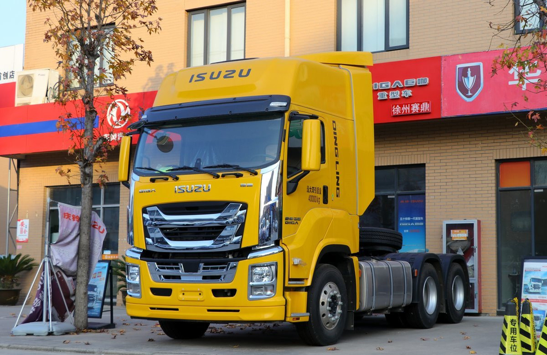 Unités de tracteurs de camions d'occasion 460 chevaux puissants Egine ZF Boîte de vitesses Isuzu Prime Mover Cabine haut toit