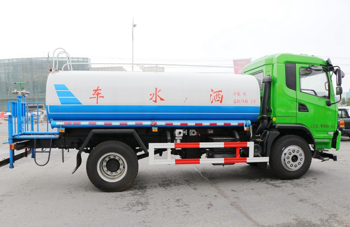 Camion-citerne à eau 10000 litres à essieu unique 4 × 2 mode de conduite moteur Dayun Sprinkler Yuchai