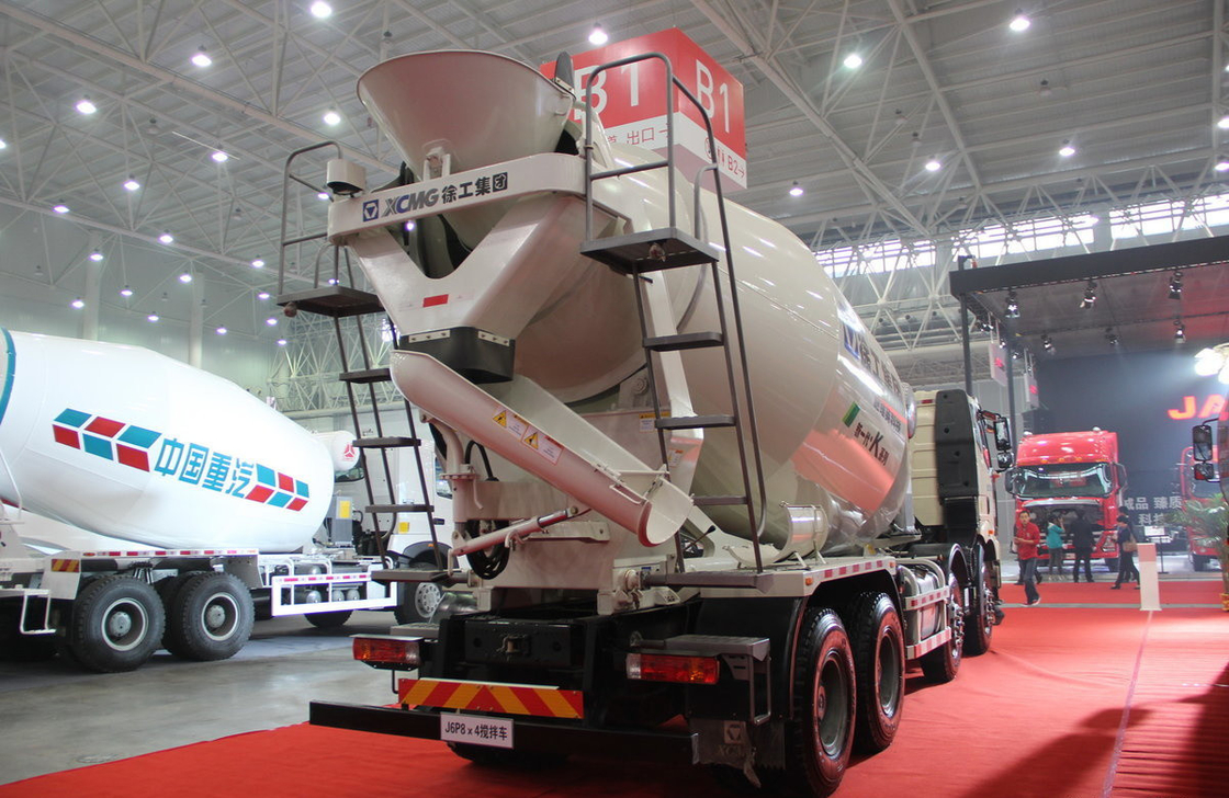 Chariot de mélangeur de béton 6.5 cube FAW 8×4 Cimenter Euro 4 Single and Half Cabin LHD