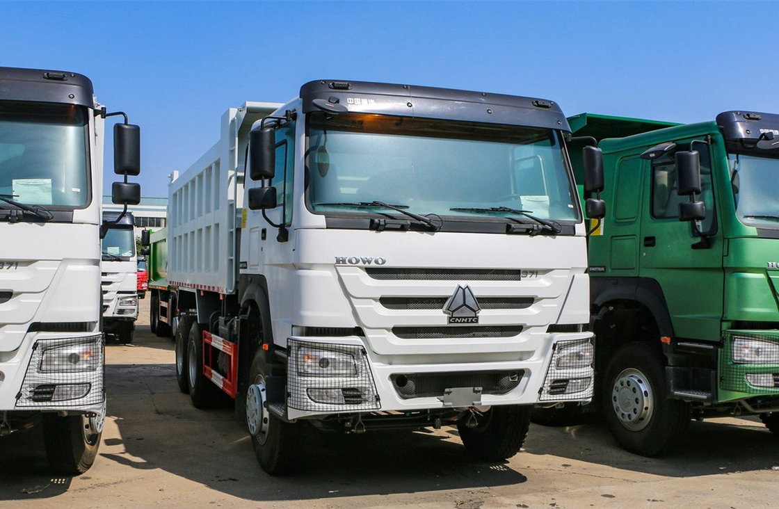 Camion chinois d'occasion 6×4 Camion à ordures Howo 371hp Euro 3 Utilisation en Afrique 6,8 mètres de long Box