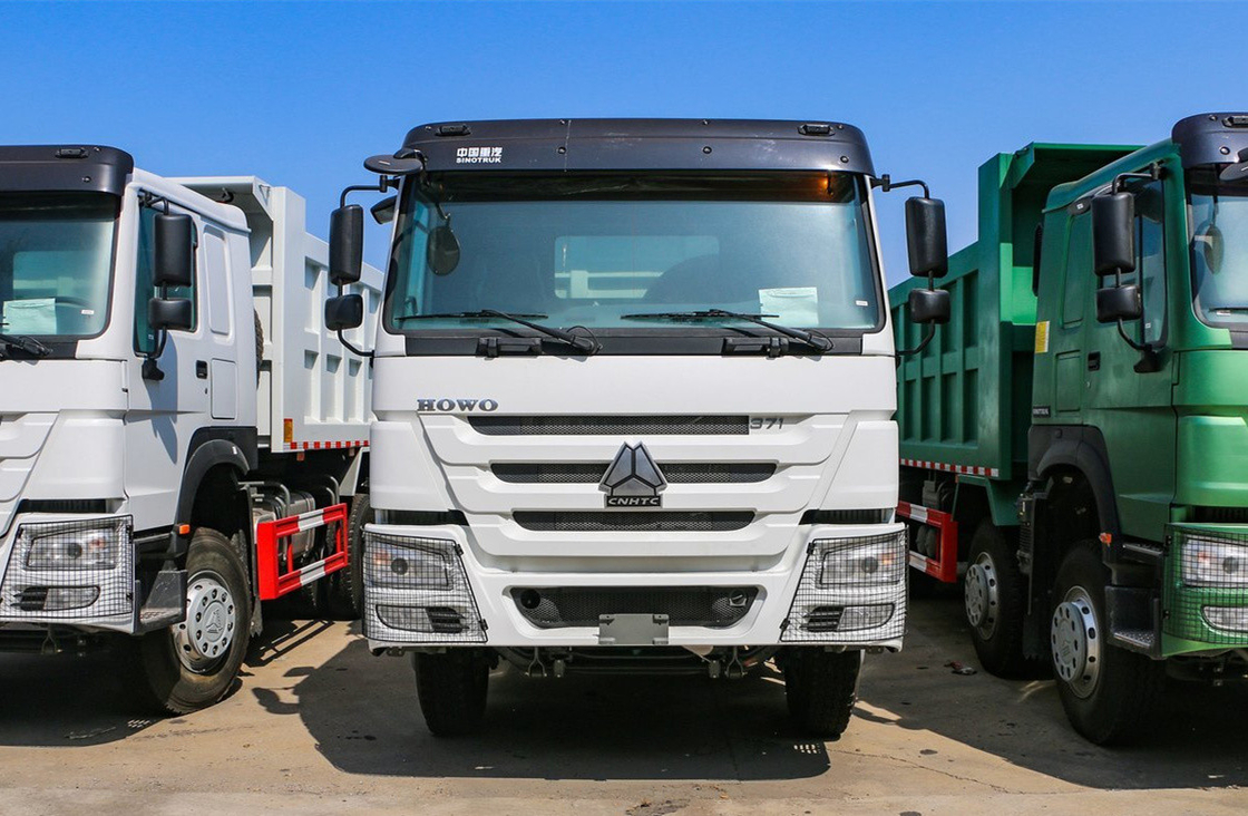 Camion chinois d'occasion 6×4 Camion à ordures Howo 371hp Euro 3 Utilisation en Afrique 6,8 mètres de long Box